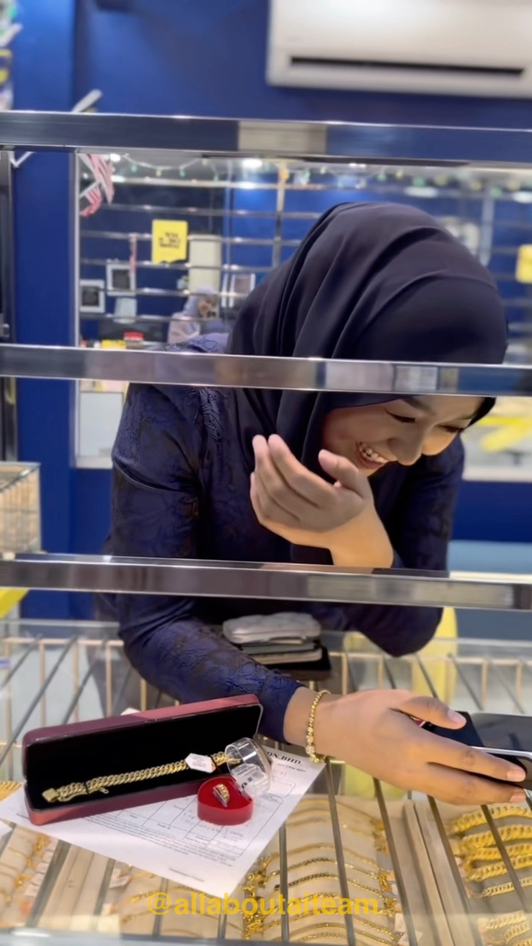 Dia Yang Promote, Dia Yang Beli!! Padu Kakdah Terus Grab Gelang Dan Cincin Tak Tunggu2 ? #aifaridah